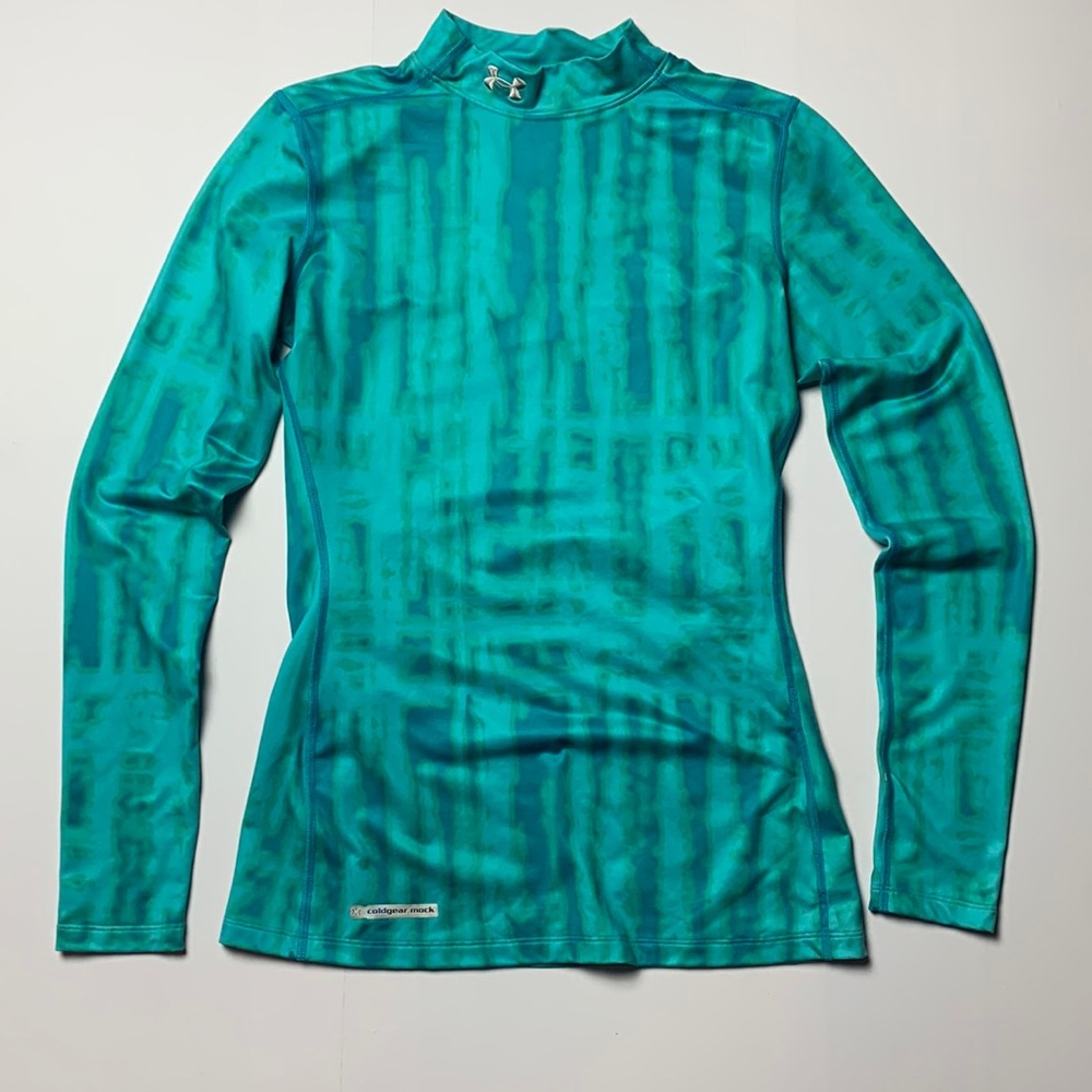 Under Armour Women’s Long Sleeve Blue workout cold gear Size Medium, runs snug